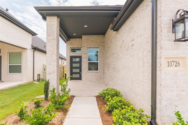 Building Photo - 10726 Pine Pink