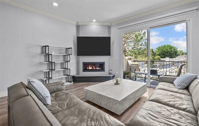 Building Photo - 201 N Reese Pl