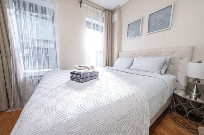 Building Photo - 328 E 74th St