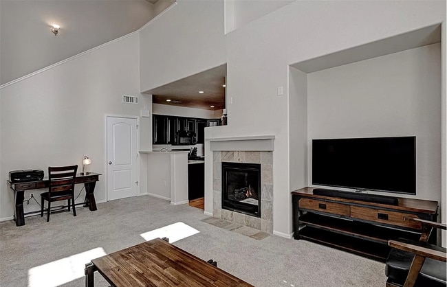 Building Photo - 9420 Loggia St