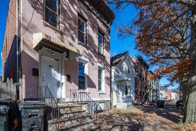 Building Photo - 431 10th St