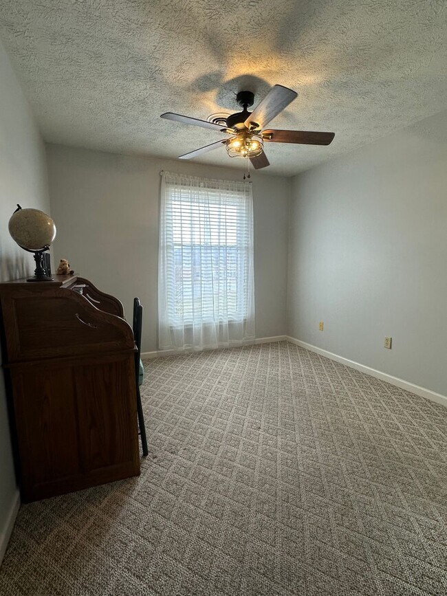 Building Photo - 4 Bed/2 Bath Brick Home - Church Hill TN