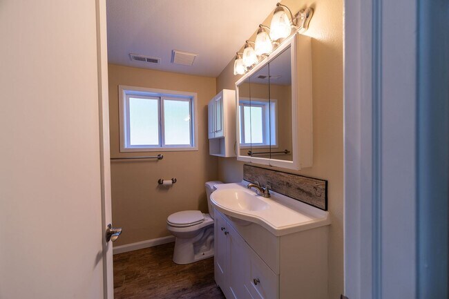 Building Photo - Rare 6 Bedroom Country Ranch Home – Dream Come True!