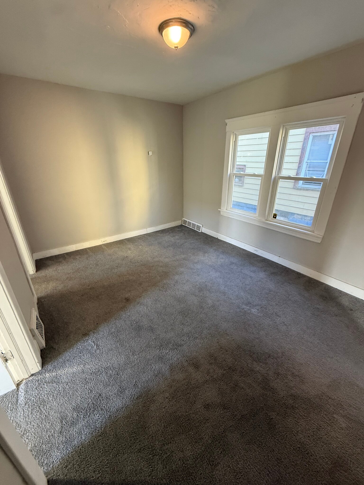 Building Photo - 10303 Sophia Ave