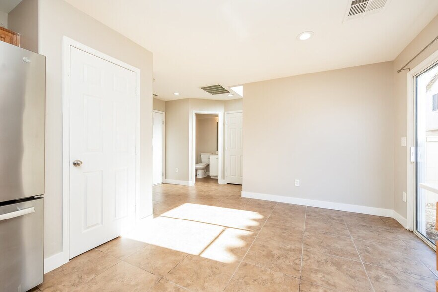 Building Photo - 10385 Adrianna Ave