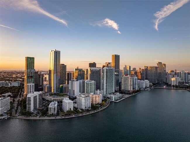 Building Photo - 1435 Brickell Ave