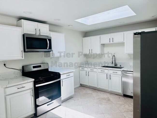 Building Photo - 224 Guajome St