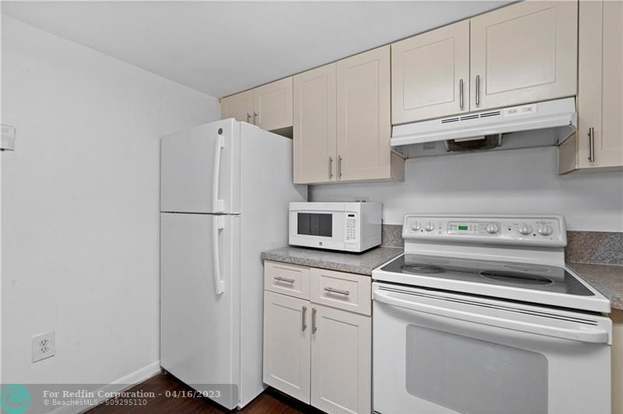 Building Photo - 9995 Nob Hill Ln