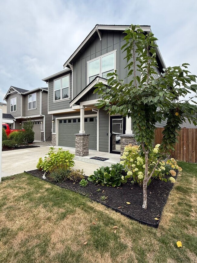 Building Photo - Home in Central Kitsap