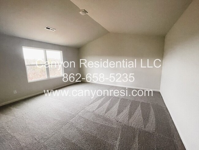 Building Photo - 706 Quail Ln