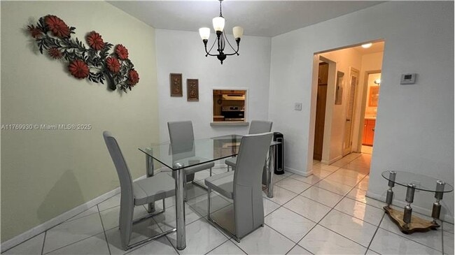 Building Photo - 1701 NE Miami Gardens Dr