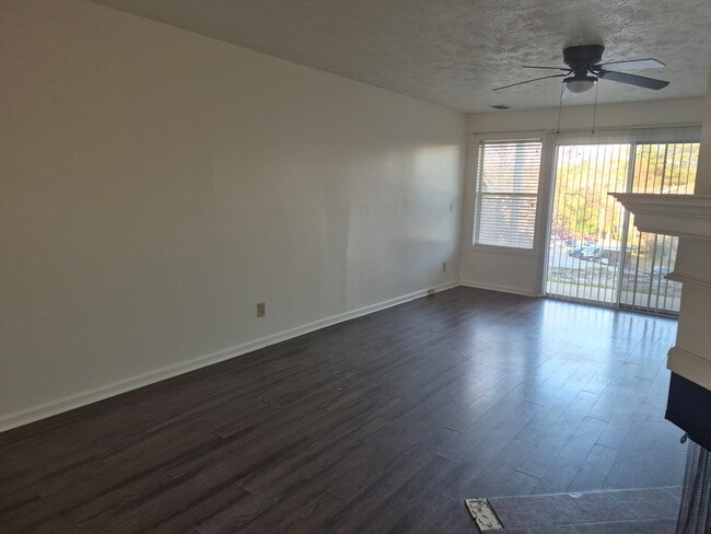 Building Photo - 1004 Brookhollow Dr