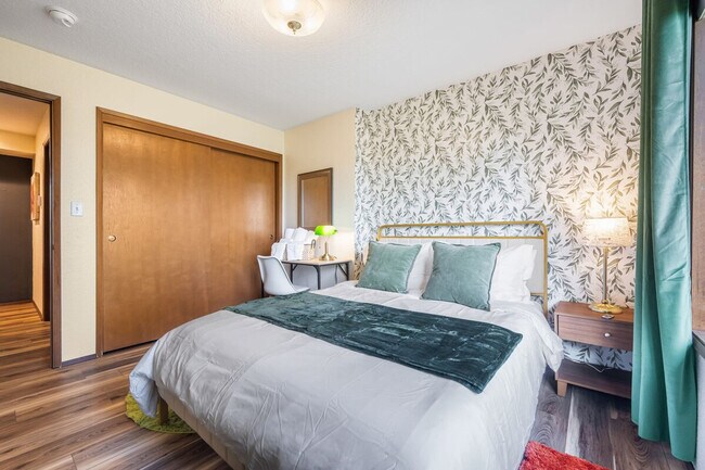 Building Photo - 5504 NE 190th St