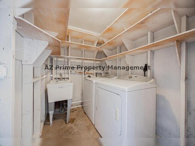 Building Photo - 8518 E Rancho Vista Dr