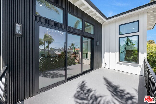 Building Photo - 926 17th St