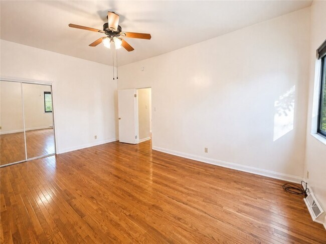 Building Photo - 735 N Highland Ave