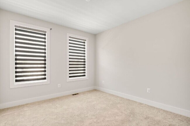 Building Photo - For Rent: Modern 3-Bedroom Condo in Richmond