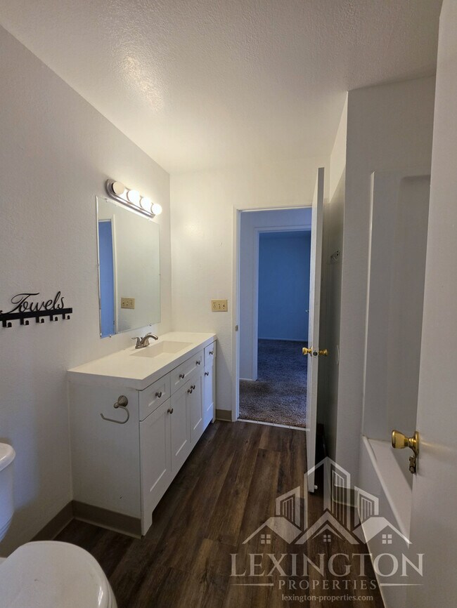 Building Photo - Charming 3BD, 1BA, Home with Modern Upgrades in Antelope, CA