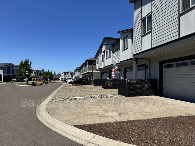 Building Photo - 5575 SE 80th Ave