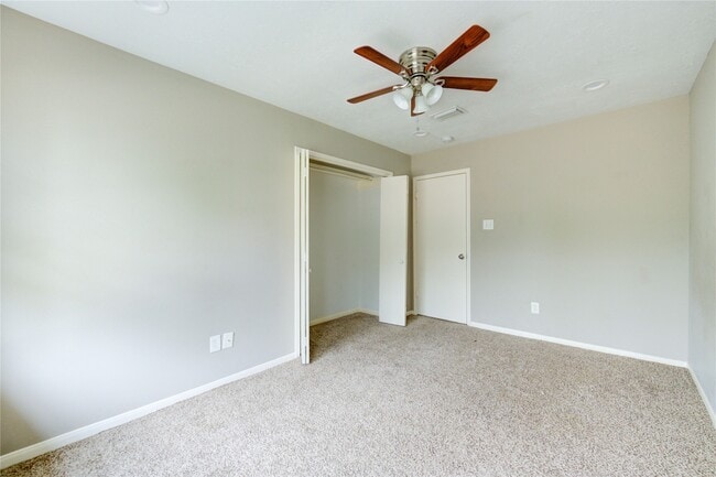 Building Photo - 15403 Meadow Village Dr