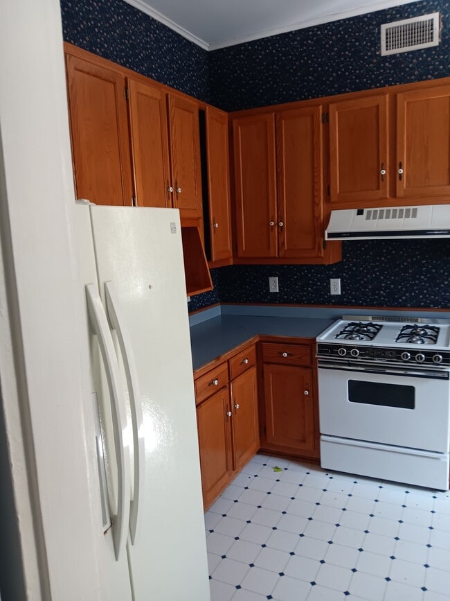 Building Photo - 220 Amelia St