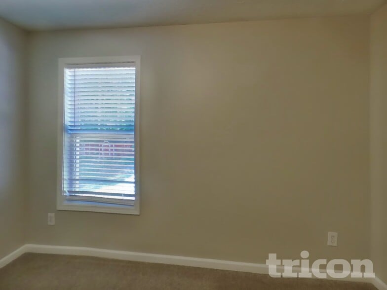 Building Photo - 410 Red Oak Ct