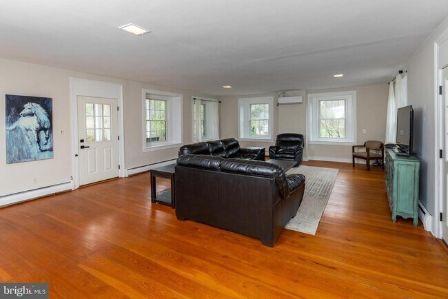 Building Photo - 180 Municipal Rd