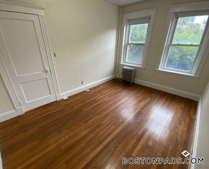 Building Photo - 231 Park Dr