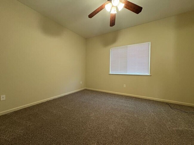 Building Photo - Ground Level, Two Bedroom Condo in Davis Oaks