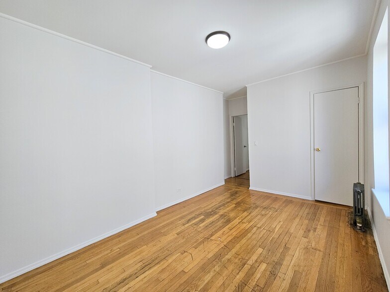 Building Photo - 610 W 150th St