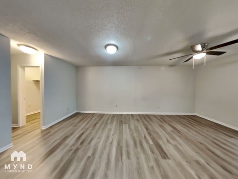 Building Photo - 6035 Devon Cir