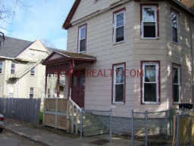 Building Photo - 11 Hanna Pl