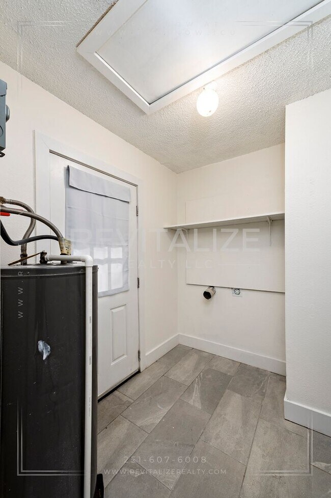 Building Photo - 3 BR 2 BA Home with Fenced Yard & Carport