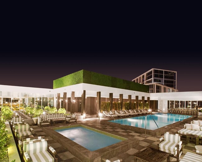 Building Photo - 495 Brickell Ave