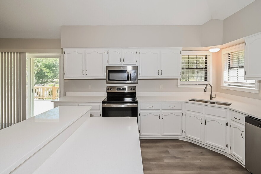 Building Photo - 822 White Pine Dr