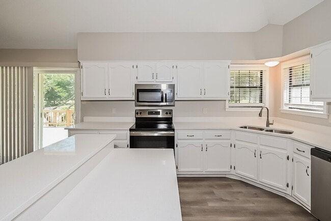 Building Photo - 822 White Pine Dr
