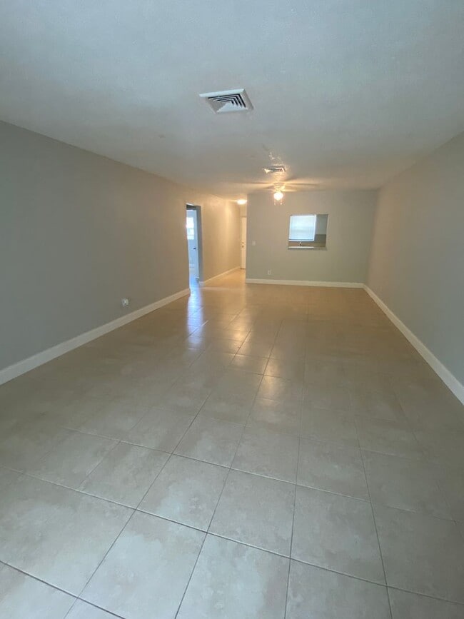 Primary Photo - 4327-4329 Cocoanut Road