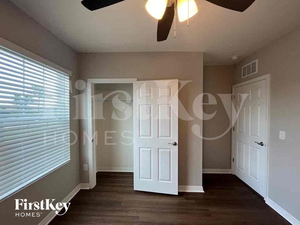 Building Photo - 2820 NW 21st Ave