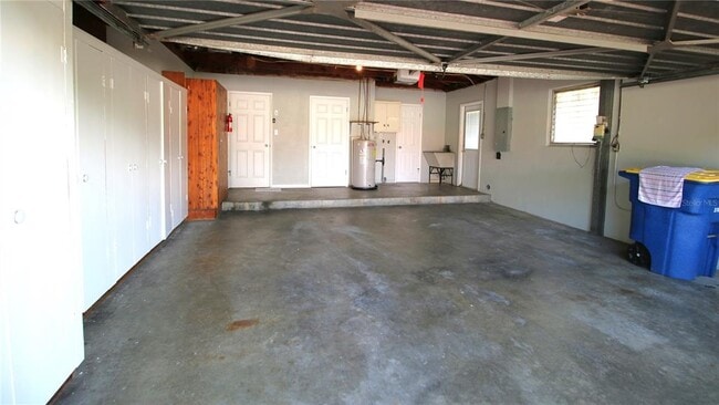 Building Photo - 1001 Brookside Dr