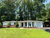 Building Photo - 90 University Heights Dr