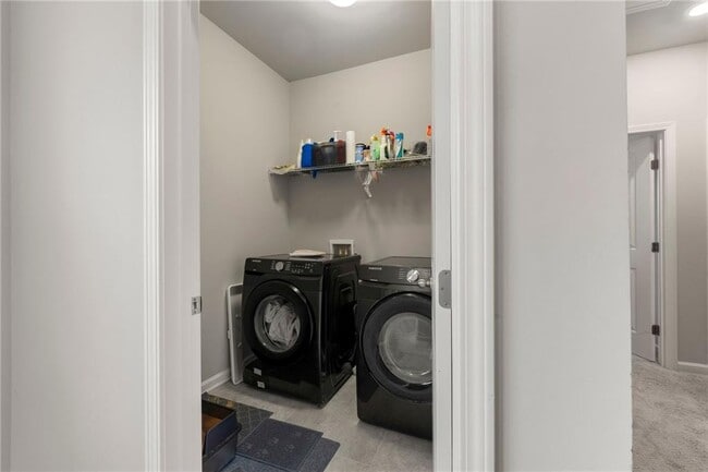 Building Photo - 2170 Trelipe Dr