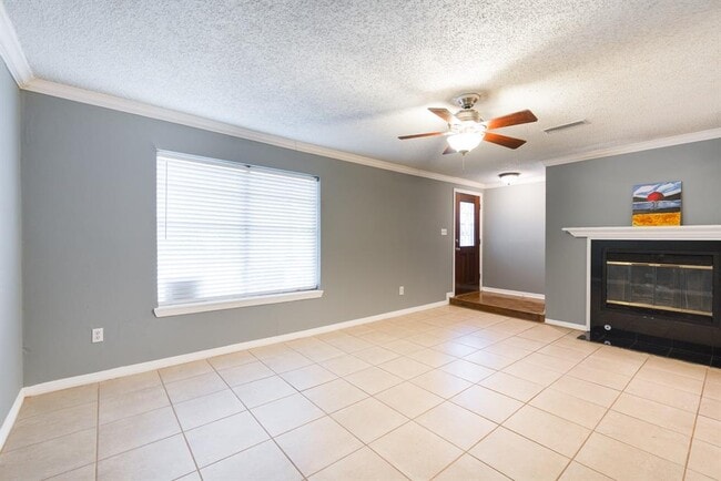 Building Photo - 5812 Community Dr