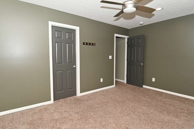 Building Photo - Spacious 4-Bedroom Haven with 2.5 Baths and Nearly 3,000 Sq Ft of Comfort in Indianapolis!