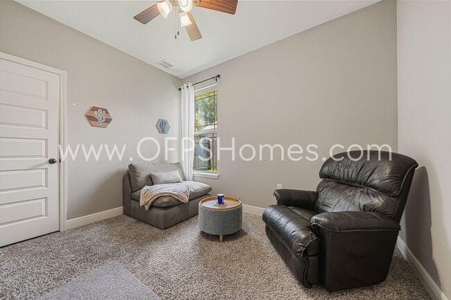 Building Photo - 801 Playground Rd