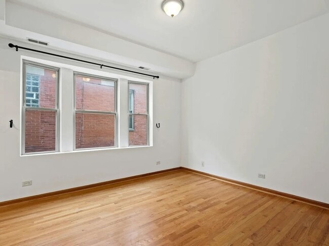 Building Photo - 6133 S Drexel Ave