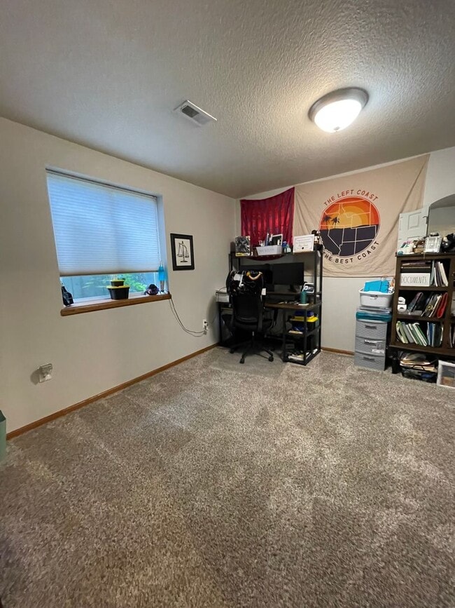 Building Photo - 825 Locharno Dr