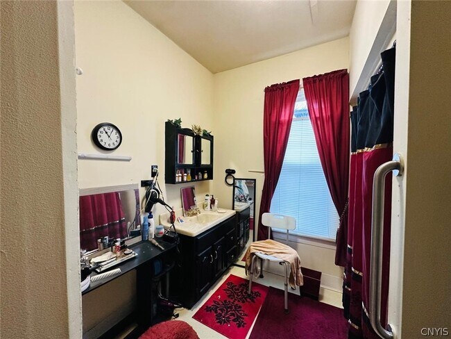 Building Photo - 8 Greenbush St