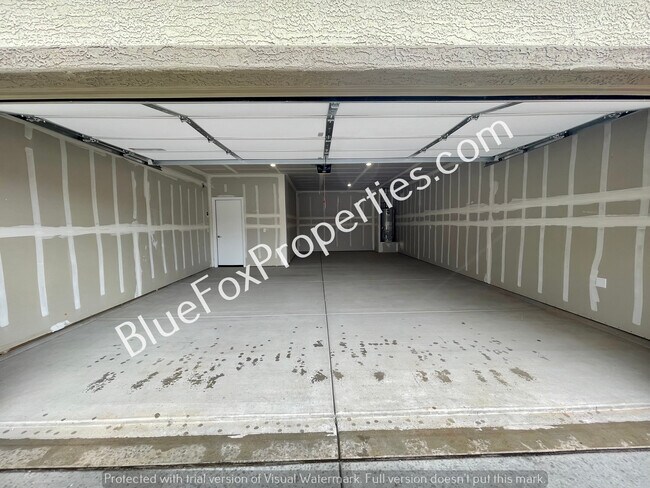 Building Photo - 6305 E Desert Peak Dr