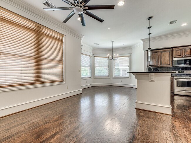 Building Photo - Beautiful Downtown OKC Townhouse