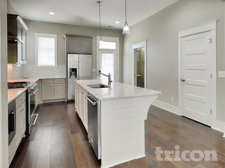 Building Photo - 6817 Charlotte Pike